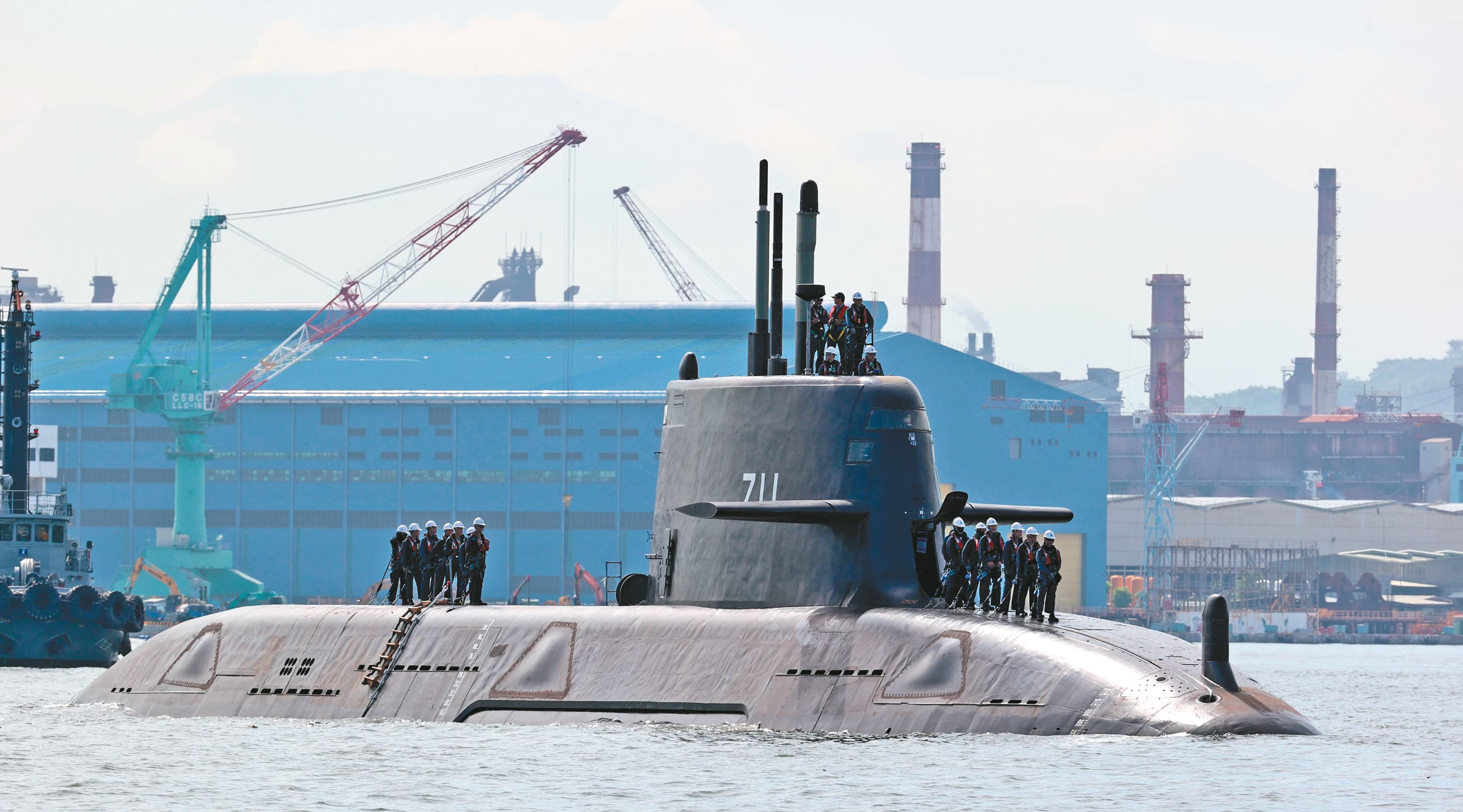 台船「海鯤軍艦」艇體變形?公司澄清了|新聞快訊|豐雲學堂